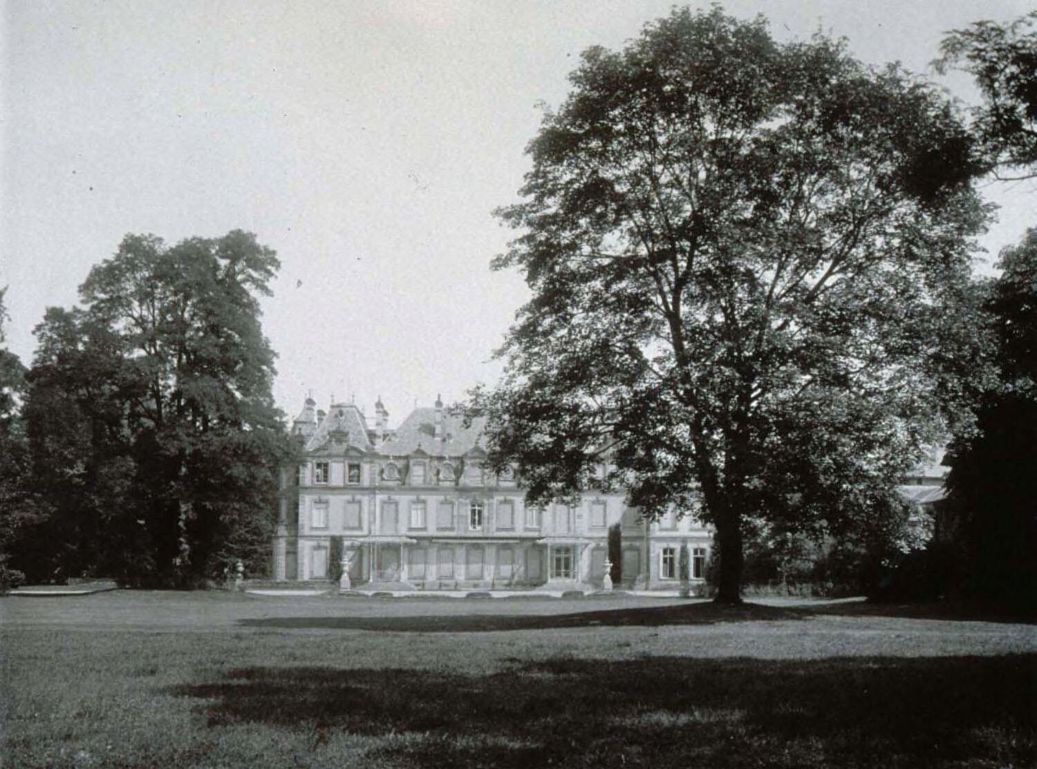 Das Château de Pourtalès mit Park, Archivaufnahme