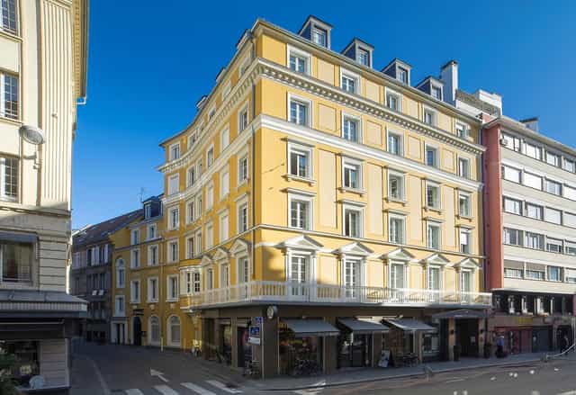 Gelbe Fassade des Hotel Hannong in Straßburg